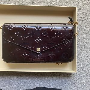 Louis Vuitton versus pochette Felicie chain